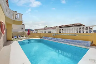 Image de Appartement Villasol acceptant les animaux, avec piscine, Wi-Fi, terrasse, vue sur la montagne et la mer