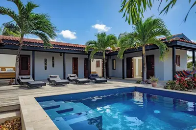 Image de Villa Wayaka with Private Pool in Punt Vierkant