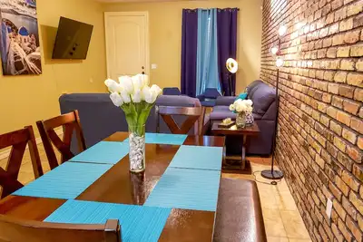 Image de Spacieuse maison de style ville de 1100 pieds carrés dans une communauté fermée! !