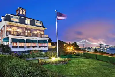 Image de Cuisine, divertissement et festivals! Wyndham Bay Voyage Inn