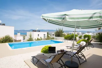 Image de Villa Vikki, Villa moderne 3bdr Latchi avec piscine et vue imprenable