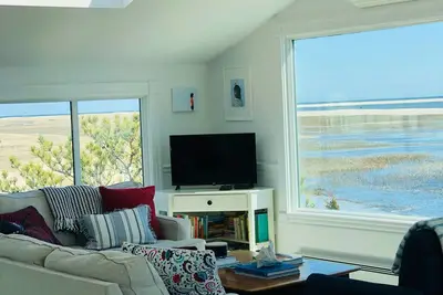 Image de Outermost Waterfront Chatham Home w/ Wraparound Views