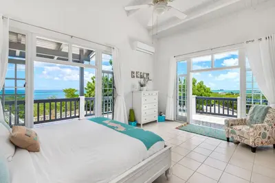 Image de Belle, spacieuse villa de deux chambres avec vue sur l'océan