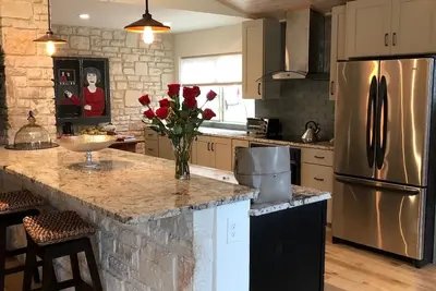 Image de Havre de campagne de Tx Hill, piscine, cour au milieu de Boerne et plaisir de confort.