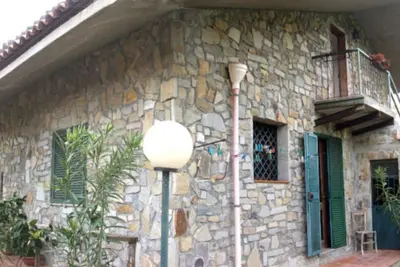 Image de dans une villa en pierre à environ 10 km de Capo d'Orlando