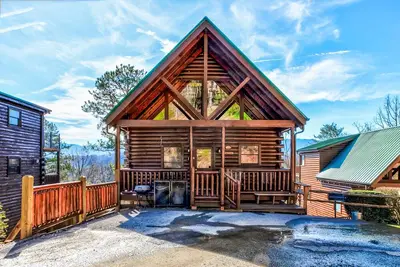 Image de Mountain Views! Close to Dollywood. Hot tub, Pool Table, Arcade