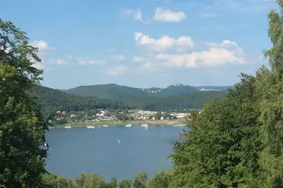 Image de Maison avec vue lac et terrasses - spacieuse