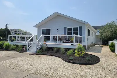 Image de Deck, Cable Tv, Central A/C, Grill, Off-Street Parking & More!