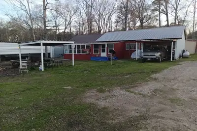 Image de Paw Paw's Cabins # 2 @ Monterrey Park an Boat Launch area