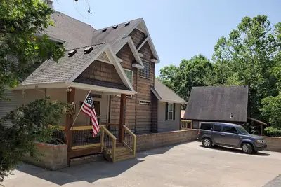 Image de Maison Camp Robert'S Lakefront - Spacieuses 7 Chambres Et 4 Bains