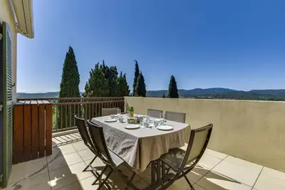 Image de Joli appartement avec Wifi, climatisation, Tv, terrasse, vue panoramique et parking