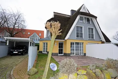 Image de Mine Heimat Een, modern and comfortable thatched-roof semi-detached house for 4 pers.