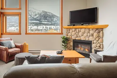 Image de Loft du centre-ville tranquille avec une vue imprenable sur le toit