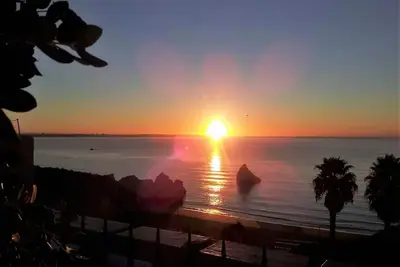 Image de Vues magnifiques sur la mer 4 chambres avec piscine / tennis près de la plage et de la ville