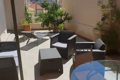 Image de appartement et grande terrasse  vue sur la citadelle génoise/ italienne Calvi