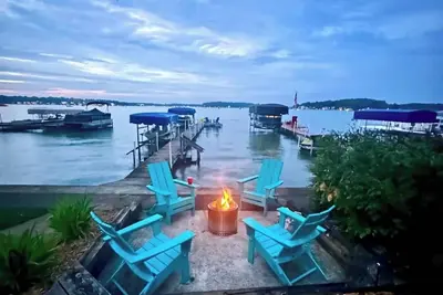 Image de See the Diamonds Sparkle on the Lake. Enjoy your family memories for a lifetime.