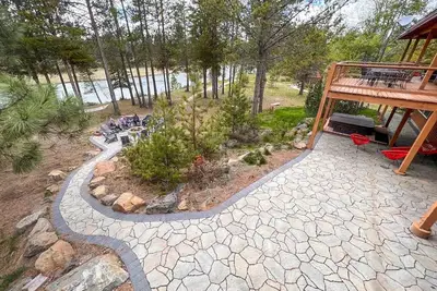 Image de Riverfront Retreat, Dock privé, bain à remous, billard, disque Golf, dort 25