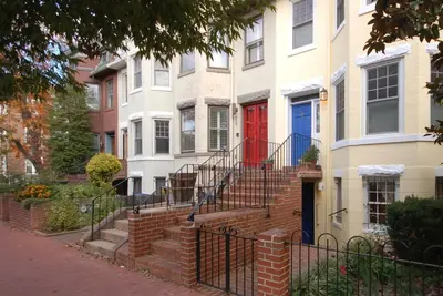 Image de Convenient, comfortable Capitol Hill 1 Br apt. close to sights, dining and Metro