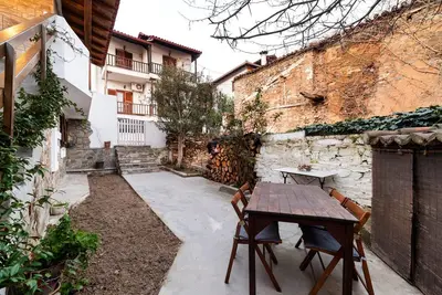 Image de Snug Apartment in Agios Nikolaos With Garden