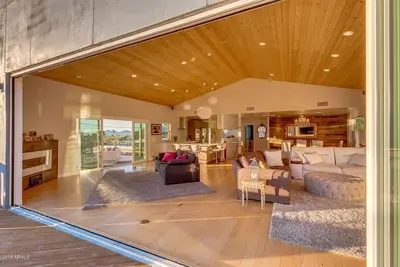 Light Filled Home, 4 Bedroom, 3 Bathroom, and pool