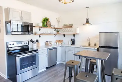 Image de NoKno Flats - Simple Serenity: 2 Br, 1. 5 Ba in North Knoxville