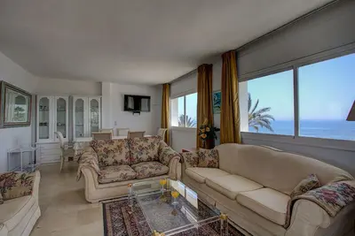 Image de Beach-Front Apartment - Sleep Over the Beach!