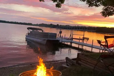 Image de Two cabin property on beautiful Lake Minnebelle - perfect for families!