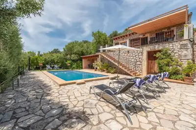 Image de Finca méditerranéenne \"Es Puch\" avec vue sur la montagne, balcon, jardin, terrasse et piscine
