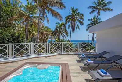 Image de Beachfront Puerto Del Carmen | Villa Playa Hari | 3 Bedroom Villa - Central Location