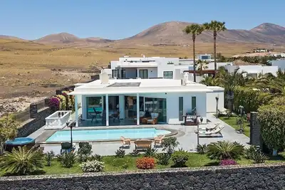 Image de Bright and Spacious Puerto Calero Villa | 3 Bedrooms | Villa Viejo Dos | Private Pool & Wonderful Scenic Views | Lanzarote