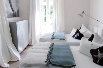 Image de Apartment on Lake Wörthersee with 2 bedrooms, terrace & private lake access