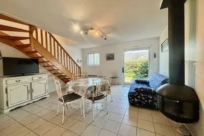 Image de Maison 3 pièces avec jardinet, garage et parkings, quartier calme à Quiberon.