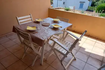 Image de Studio climatisé avec coin nuit et terrasse plein Sud, 10 m², parking inclus