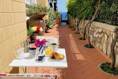 Image de Felicia's corner studio apartment 2 steps from the sea