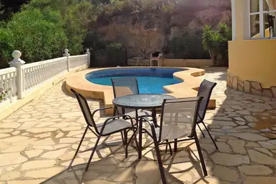 Image de Appartement dans une maison de vacances avec piscine privée, Wifi, terrasse, animaux admis, parking