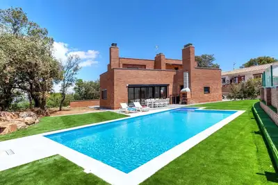 Maison de vacances privée avec Wifi, piscine privée, bain à remous, climatisation, Tv, parking