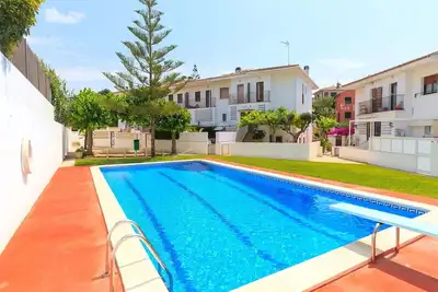 Image de Magnifique maison de vacances pour 6 personnes avec piscine, Tv et patio