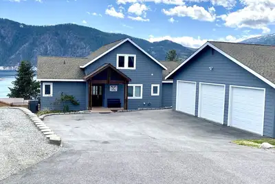 Image de Spacious Lakeview Retreat w/ Hot Tub & Game Room!