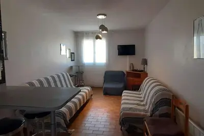 Agreable Appartement Avec Chambre Et Cabine Separee A Proximite De La Plage