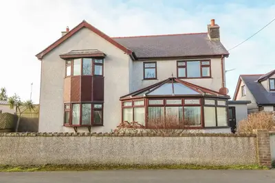 Image de Rhiangwyn, pet friendly, with hot tub in Cemaes Bay