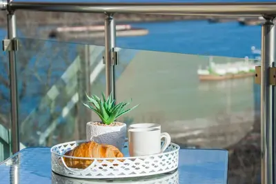 Image de We offer you our apartment located on the promenade of Danube River.