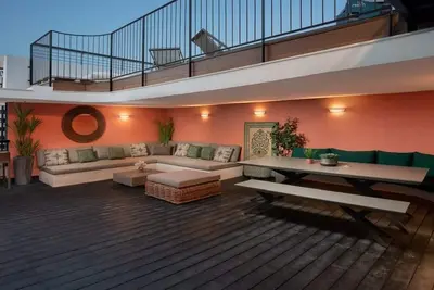 Image de Penthouse 3br near Rothschild bd. by HolyGuest