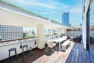 Image de Renovated 3br Penthouse Rothschild by HolyGuest