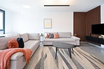 Image de Hilton bay 2br in Hayarkon 281 by HolyGuest