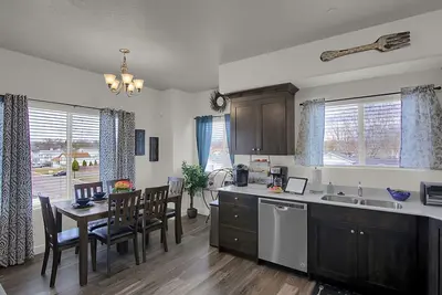 Image de ✔️Fabulous Luxury Apt ✔️ Fast WiFi ✔️ 4khdtv ✈ Hill Afb