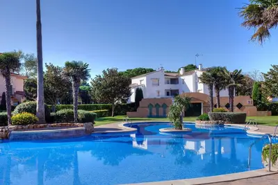 Image de Agréable appartement pour 4 personnes avec piscine, Wifi, Tv et terrasse