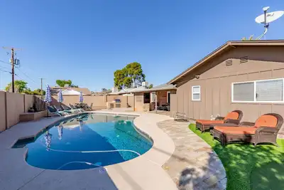 Image de Old Town Caddie- Pool Heat Available - Mins to Old Town