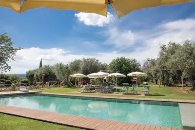 Image de Agréable appartement dans une maison de vacances avec piscine, Wifi, Tv, patio et animaux admis