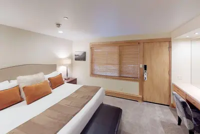 Image de Platinum Poolside Condo w/ Bfast & Hskping