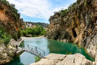 Image de House with a unique setting next to the river.